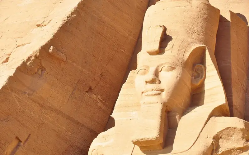 Қадимги Миср фиръавнининг қабри топилди