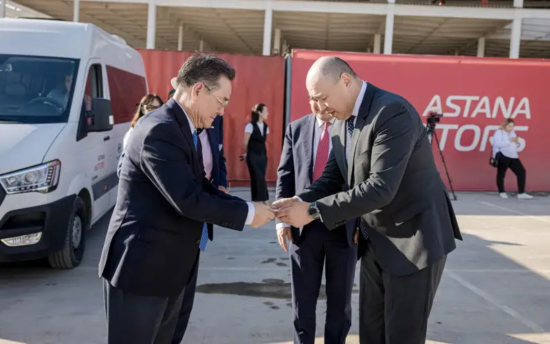 Мировой поставщик оборудования для автопрома встретился с министром Шарлапаевым в Алматы
