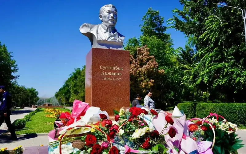 Sultanbek Qojanov