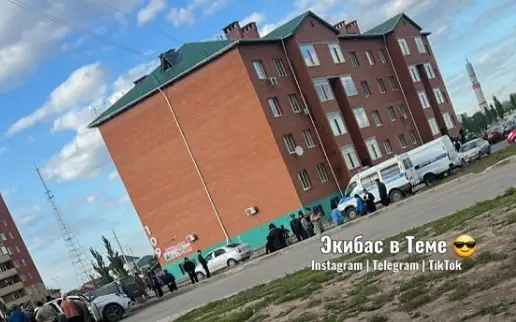 Ekibastuzda bala shuńqyrǵa qulady