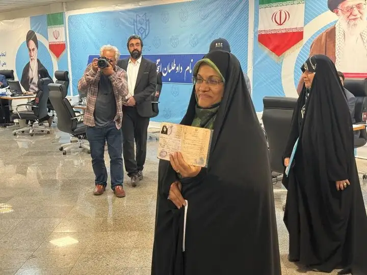 Iranian woman registered for first time to participate in presidential election