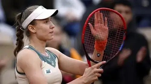 Rybakina beats Mertens to reach Round of 16 at Roland-Garros