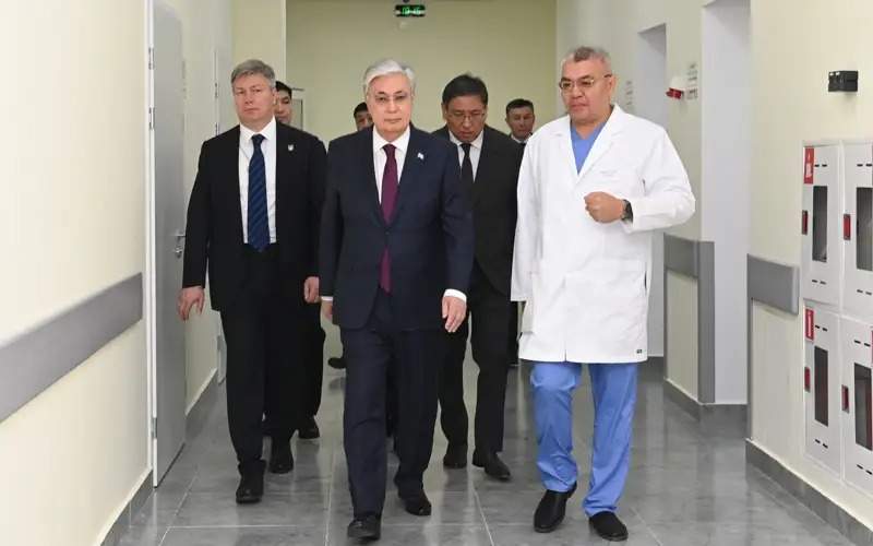 Head of State presents 2 mobile intensive care units and interactive board to Children's Emergency Medical Care Center