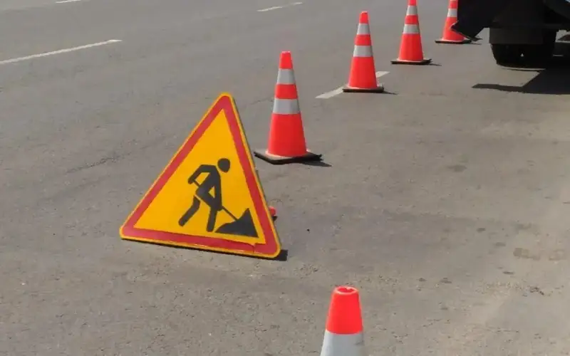 Astanada bir kóshe jóndeý jumysyna baılanysty jabylady