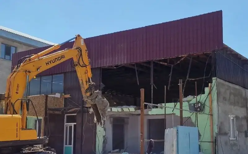 Незаконный объект снесли в Алматинской области