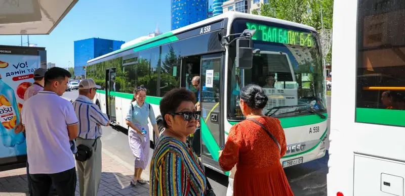 Avtobýs leto lıýdı jaz adamdar Astana