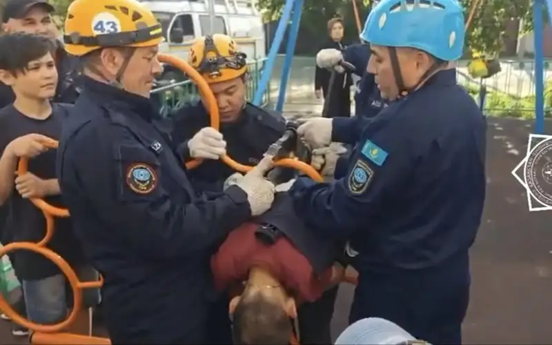 Бала қысылып қалды