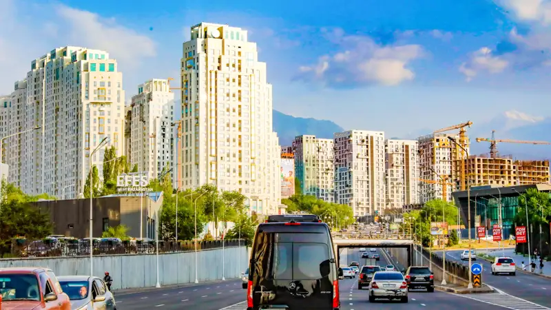 Almaty transport dorogı avtomobılı dvıjenıe Almaty kólik jol qozǵalys