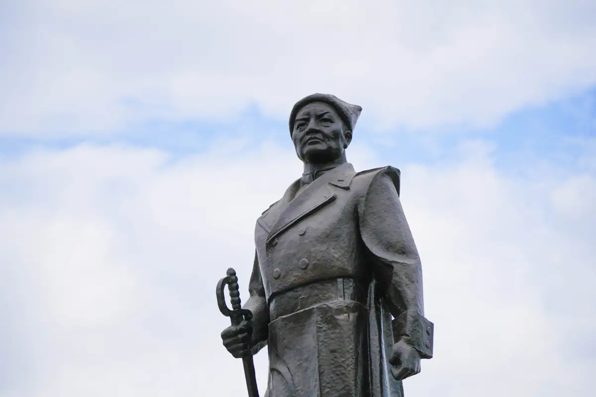 Тараз памятник Бауржана Момышулы Бауыржан Момышұлы ескерткіші