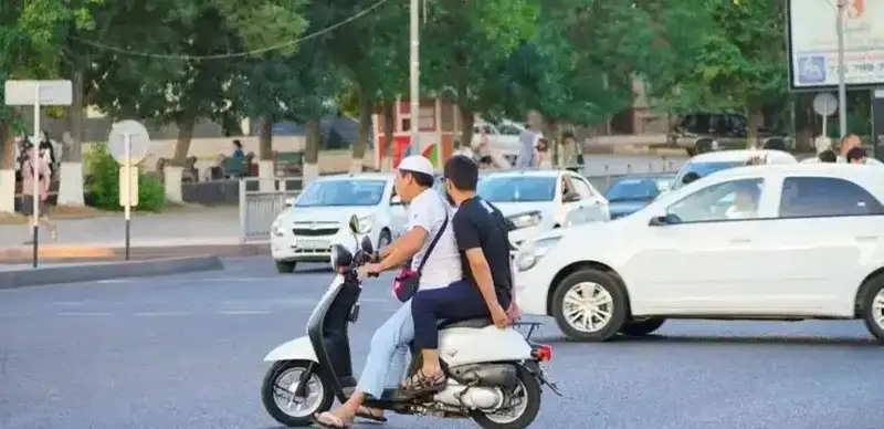 Almatyda jol-kólik oqıǵasynan mopedshi mert boldy
