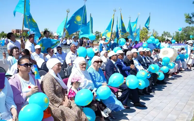 Туркистонда Давлат рамзлари кунида Мадҳия куйланди, Байроқ кўтарилди