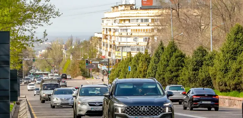 Алматы, транспорт, дороги, автомобили, движение / Алматы көлік жол қозғалыс