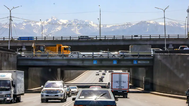 Алматы транспорт дороги автомобили движение Алматы көлік жол қозғалыс