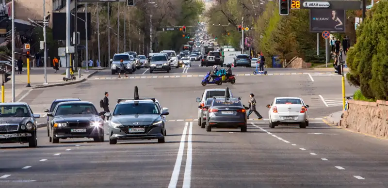 Алматы транспорт дороги автомобили движение Алматы көлік жол қозғалыс