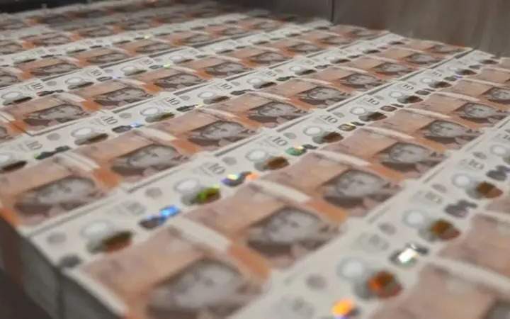 В Британии выпустили в обращение банкноты с королем Карлом III В Британии выпустили в обращение банкноты с королем Карлом III