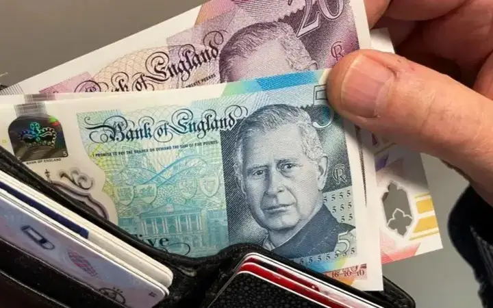 В Британии выпустили в обращение банкноты с королем Карлом III