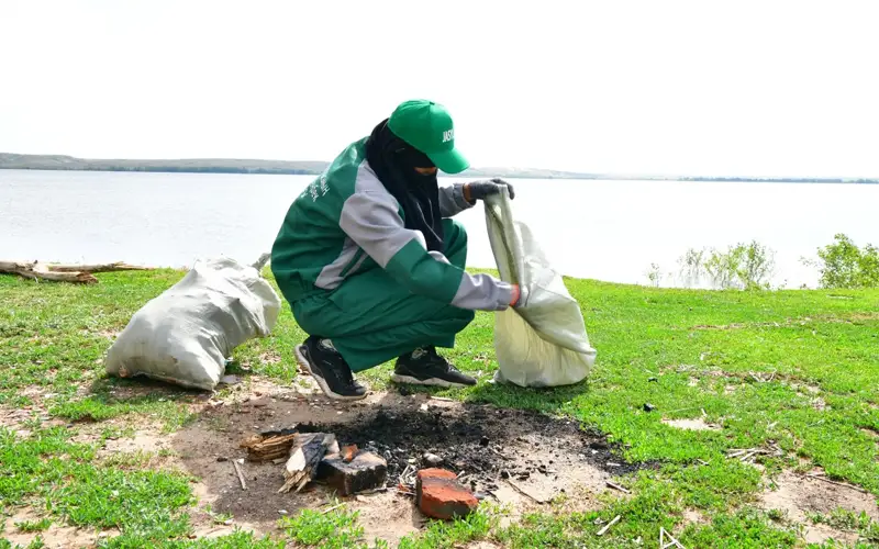 Названы самые распространенные подработки для подростков в Казахстане