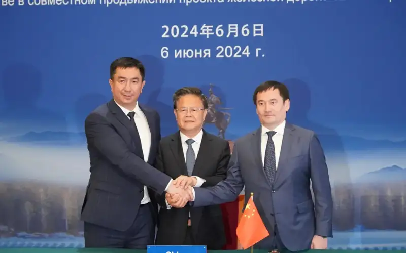 Қирғизистон, Хитой, Ўзбекистон вакиллари