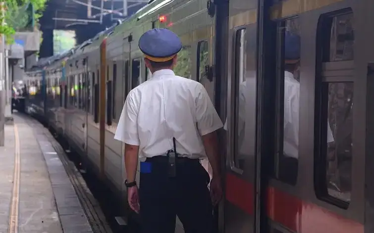 Чехияда икки поезд тўқнашиб кетди, одамлар ҳалок бўлди