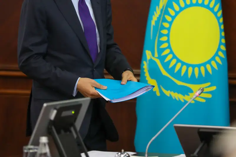 Госслужащий депутат мемқызметкер документ  құжат