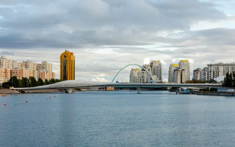 Есіл өзенінің жағалауы, Берег реки Есиль