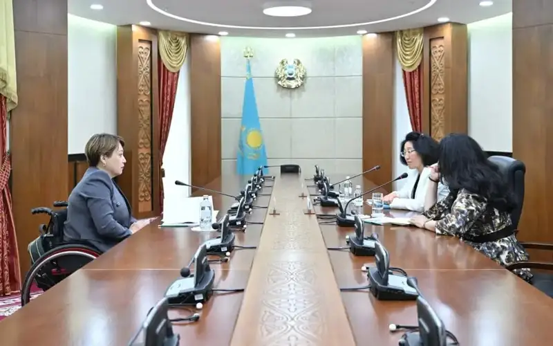 Сенатор БМТ Тараққиёт дастури экспертлари билан учрашди