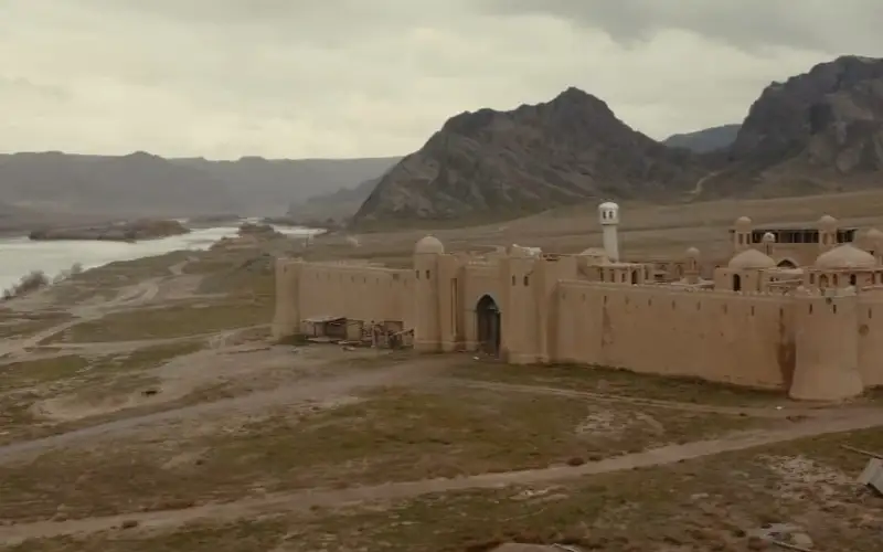 Вице-президент киностудии «Казахфильм» похитил бутафорский Туркестан