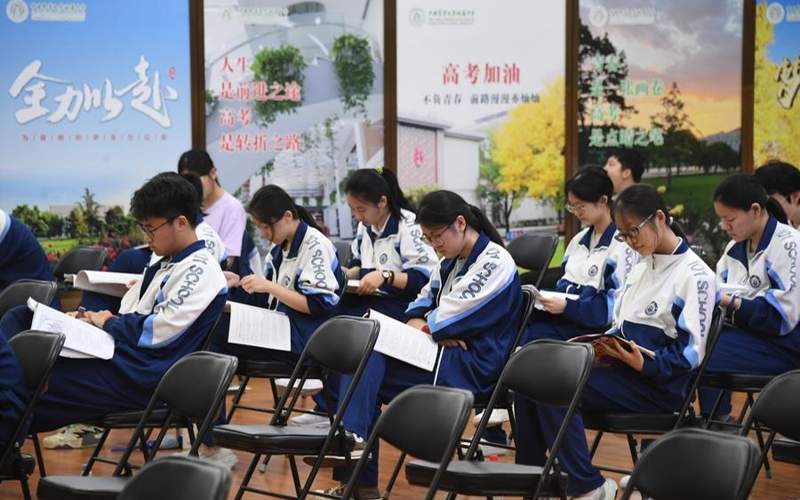 Record 13.42 mln Chinese students take fiercely competitive college exam