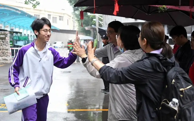 Record 13.42 mln Chinese students take fiercely competitive college exam