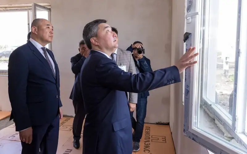 Олжас Бектенов проверил новые дома для пострадавших от паводка в СКО