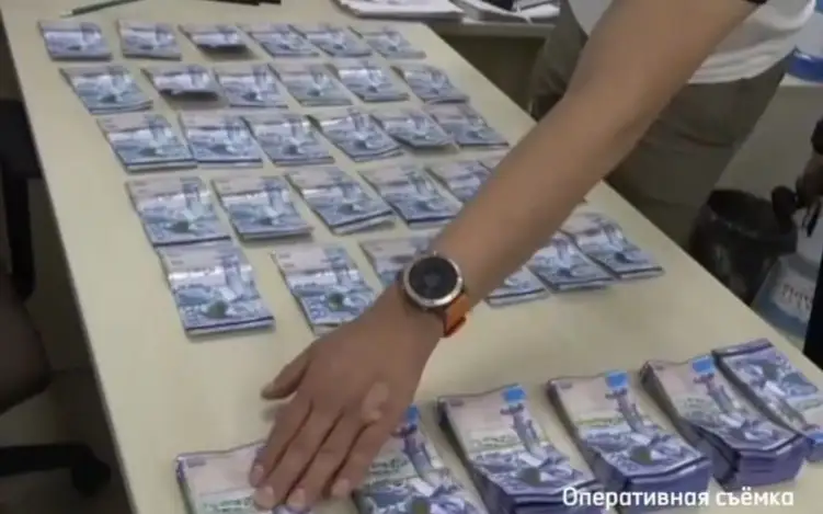 деньги, взятка