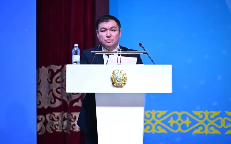  Білім басқармасының басшысы Нұржан Ахметқалиев 