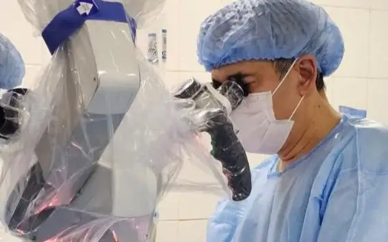 64-летнюю пациентку избавили от опухоли головного мозга в Караганде