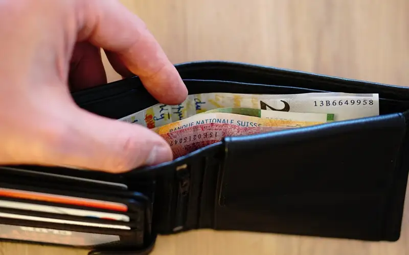 деньги портмоне