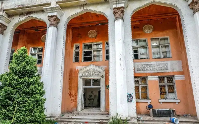 Названа дата начала реконструкции бывшей железнодорожной больницы Алматы