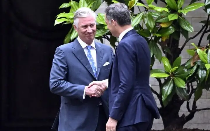 Король Бельгии принял отставку премьер-министра