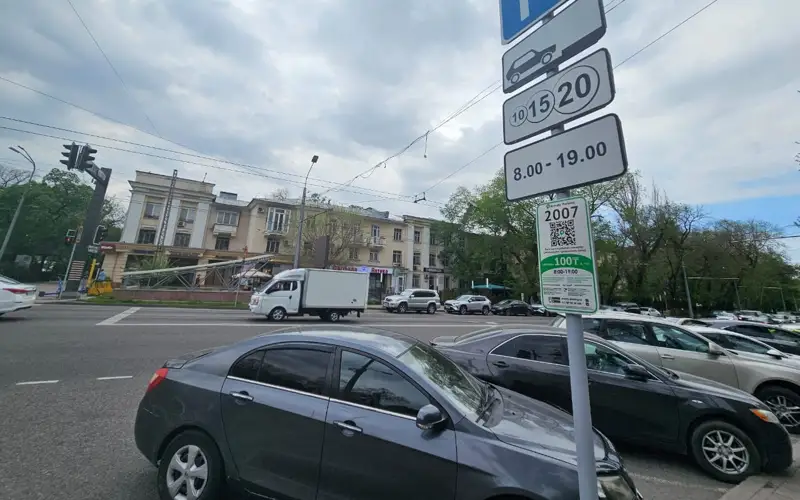 Абонементы на платную парковку планируют внедрить в Алматы