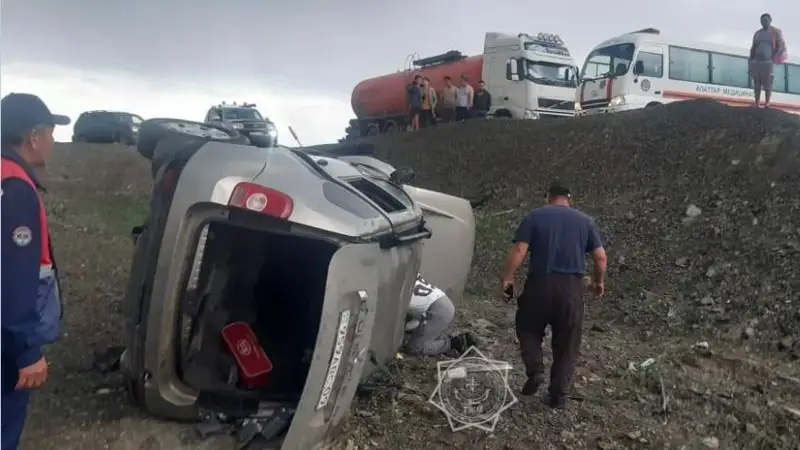 Газель и легковушка столкнулись на трассе Алматы — Екатеринбург