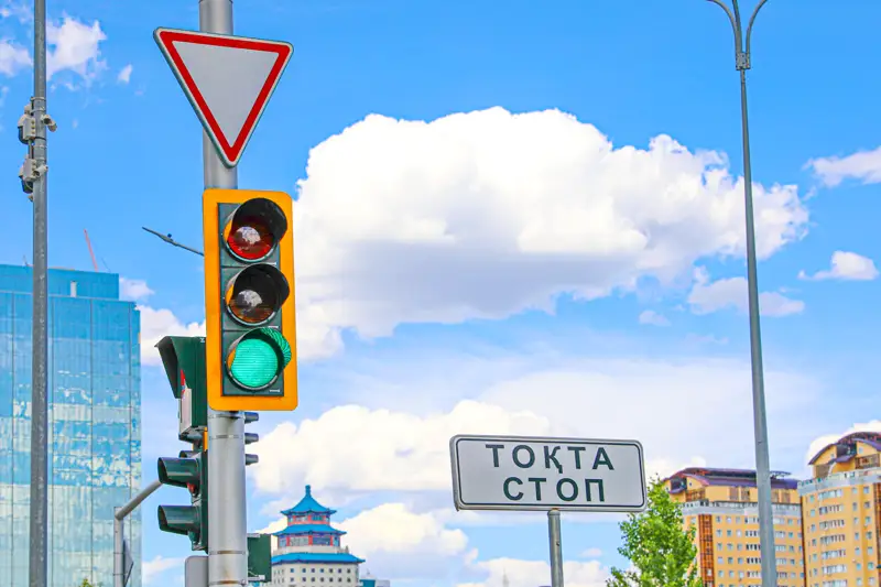 Дорожный знак Светофор Жол белгісі бағдаршам