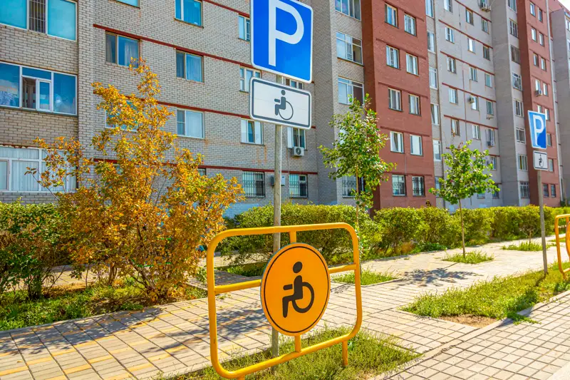 Znakı belgiler parkovka dlıa ınvalıdov múgedekter turaǵy