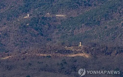 South Korea's military fires warning shots, after N. Korean soldiers briefly cross inter-Korean border