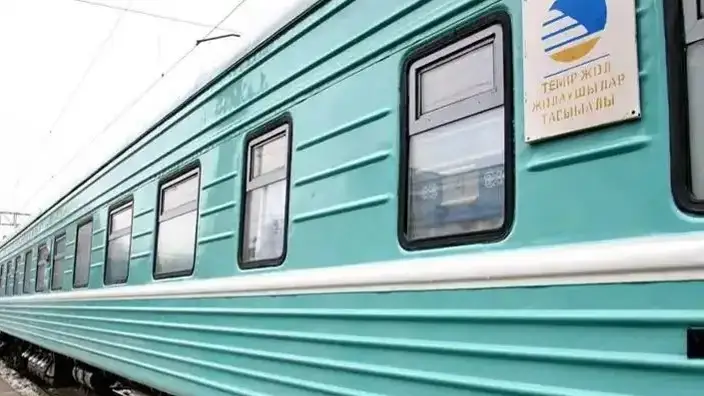 железнодорожный поезд