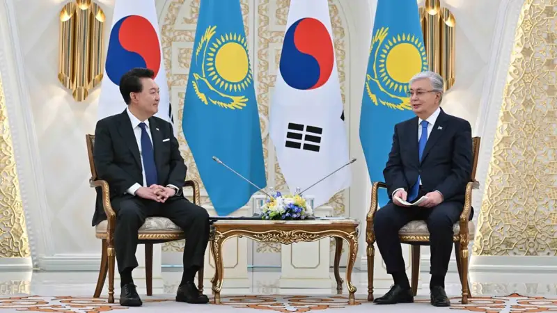 Касым-Жомарт Токаев и Юн Сок Ёль провели переговоры в узком составе