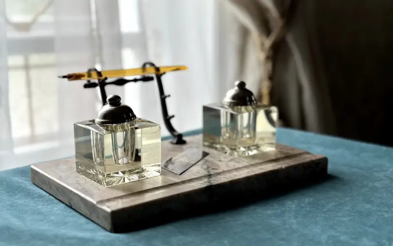 чернильница Сабита Донентаева