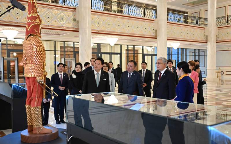 托卡耶夫与尹锡悦共赏两国艺术盛宴 托卡耶夫与尹锡悦共赏两国艺术盛宴