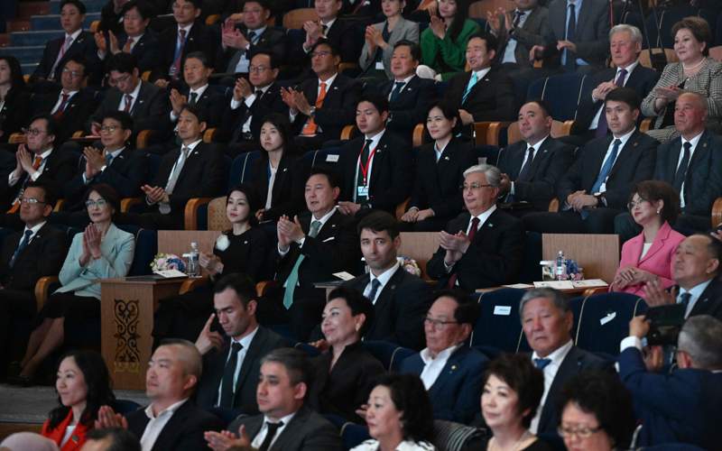 托卡耶夫与尹锡悦共赏两国艺术盛宴 托卡耶夫与尹锡悦共赏两国艺术盛宴
