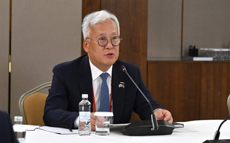 托卡耶夫总统会见韩国地质勘探和矿产资源研究院院长