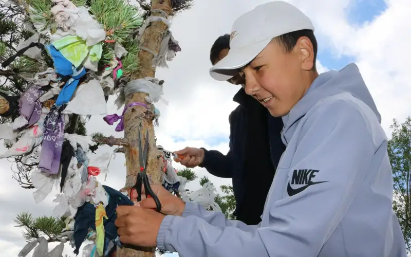 ағашқа шүберек байлау 