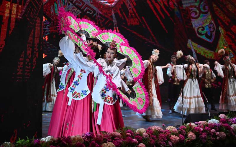 托卡耶夫与尹锡悦共赏两国艺术盛宴 托卡耶夫与尹锡悦共赏两国艺术盛宴