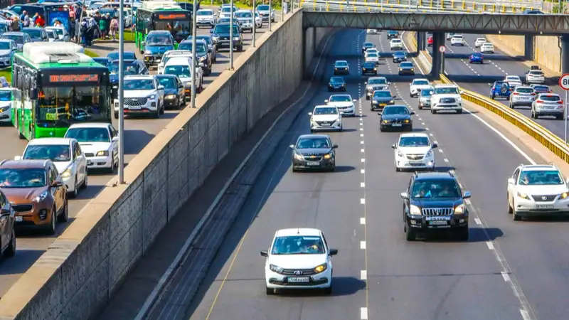 Májilis depýtaty Astanada jumys kúnin saǵat 7-den bastaýdy usyndy 